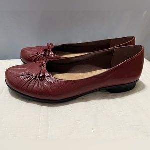 NWOT Clarks Leather Slip on Shoes, size 10 M